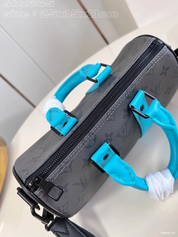 25 VUITTON KEEPALL BANDOULIÈRE LOUIS 0823